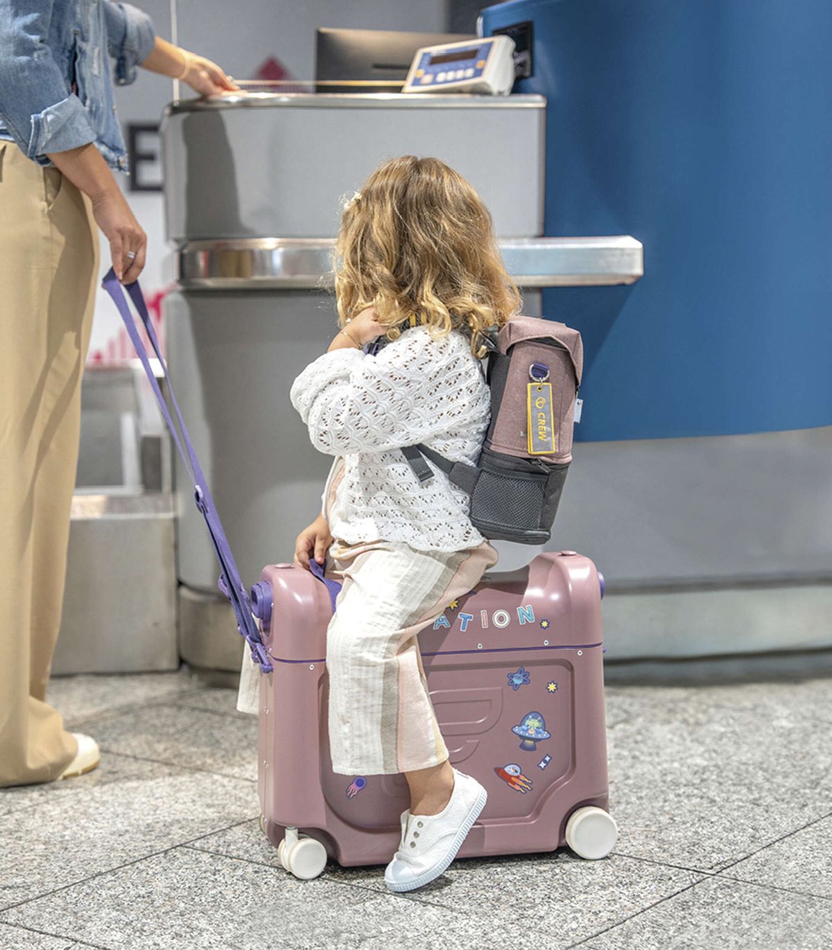 valise pour enfant mauve pour le voyage